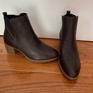 NWOT Dr. Scholl’s Brown Lively Booties